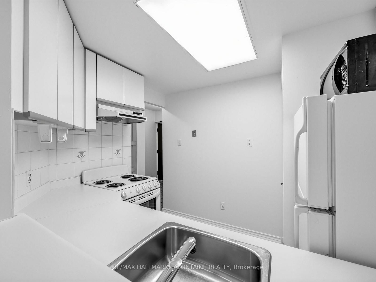 88 E Charles Street • #504 • Toronto, ON photo 12