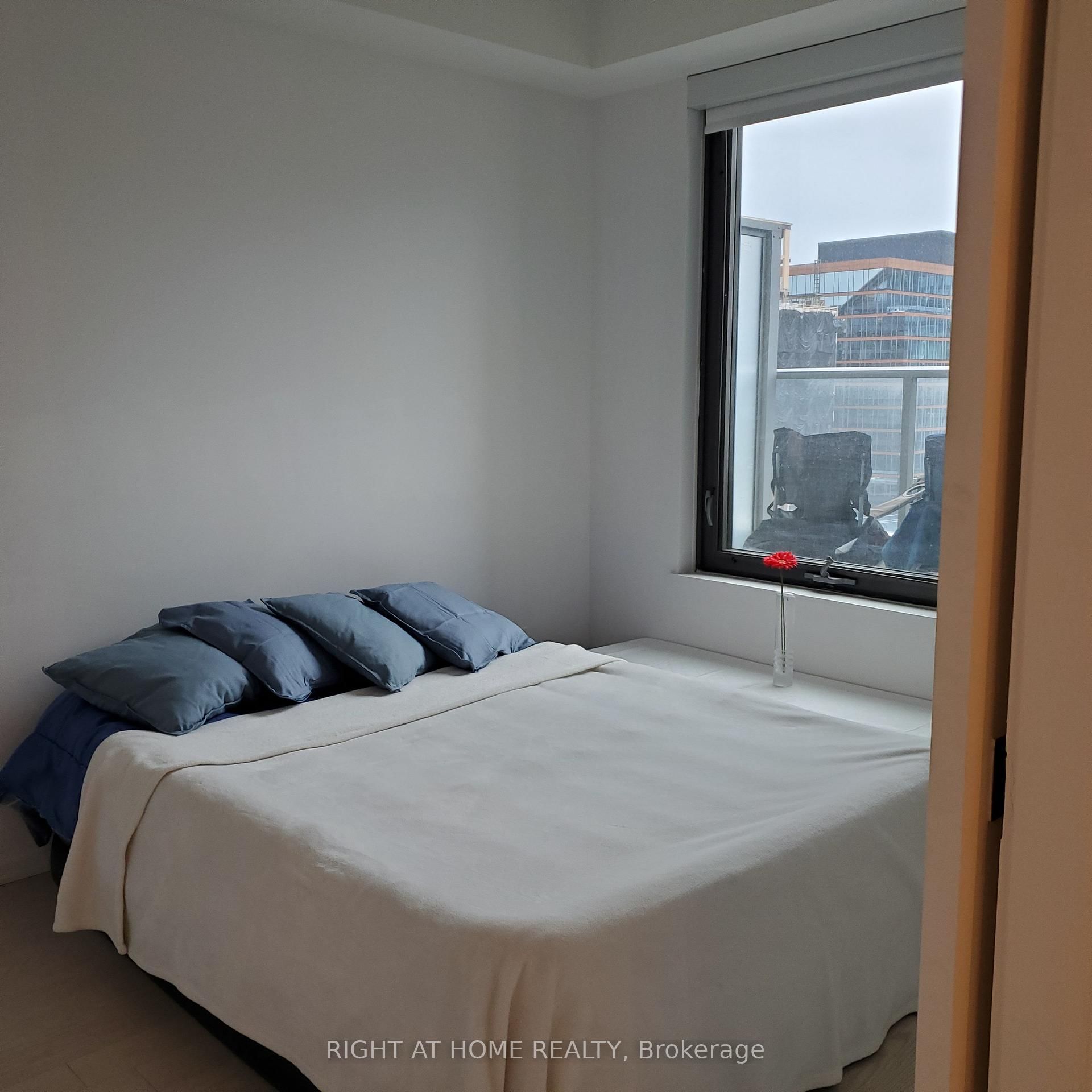 12 Bonnycastle Street, Unit 824