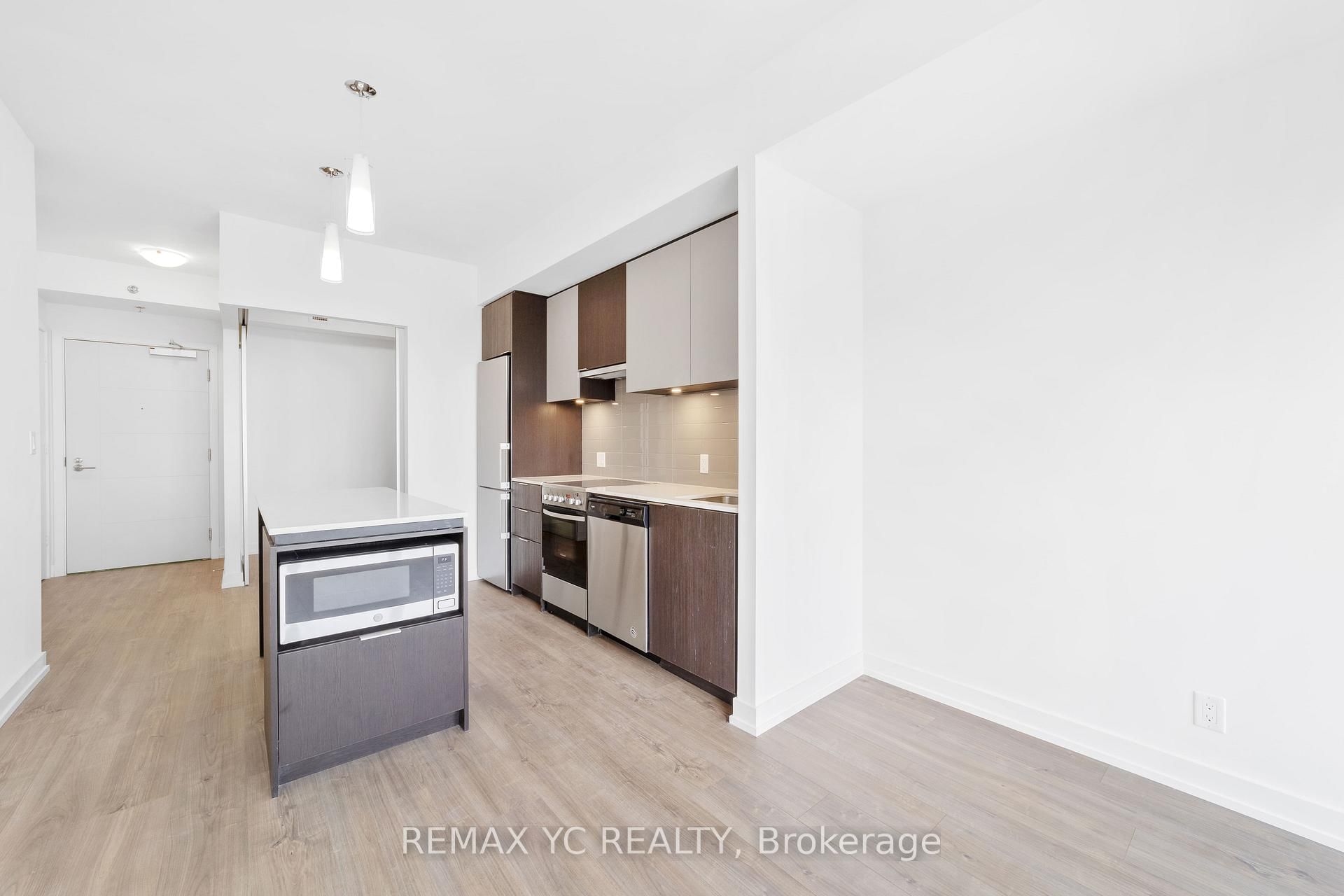 203 College Street, Unit 2605