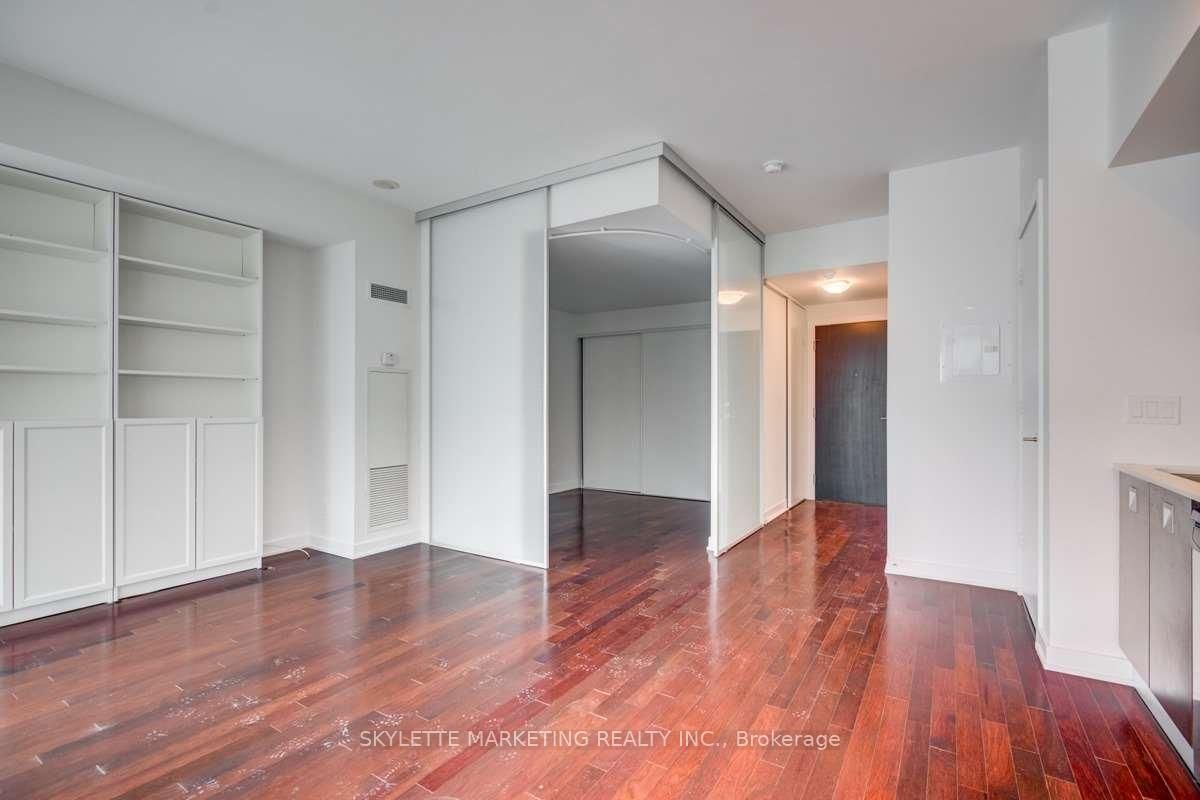 33 Charles Street E, Unit 3702