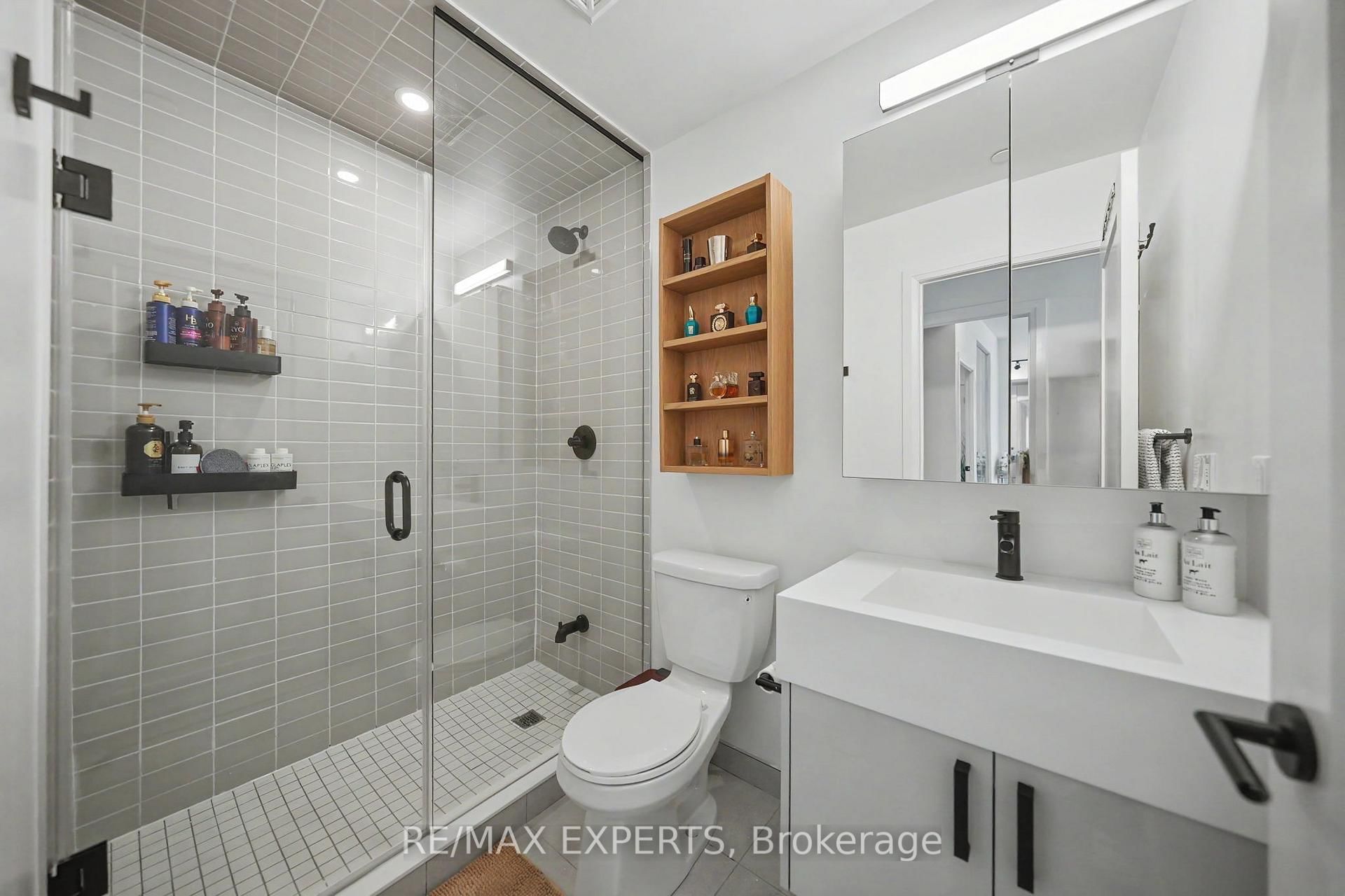 280 Dundas Street W, Unit 1805
