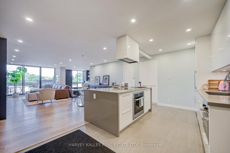 503 - 350 Lonsdale Road