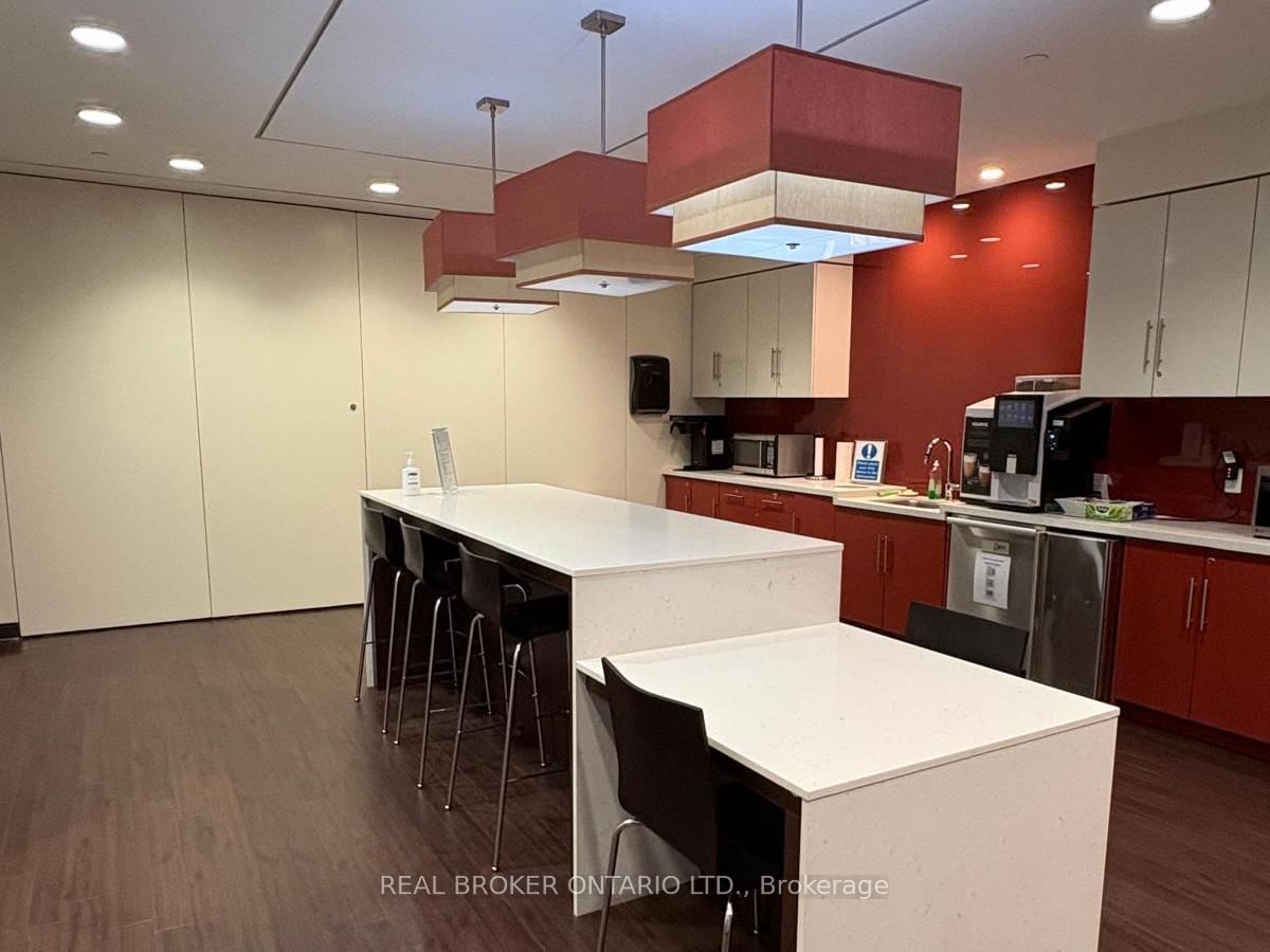 100 King Street W, Unit 56112
