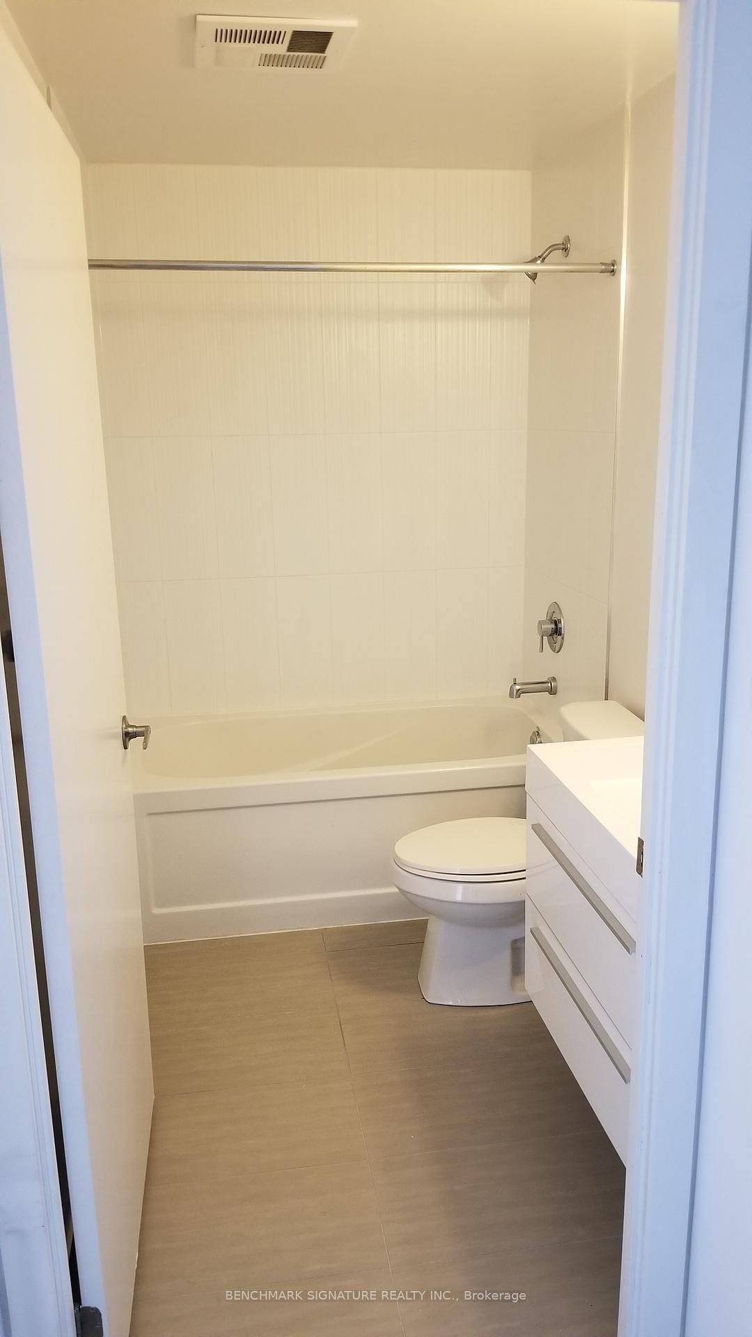 297 College Street, Unit 1212