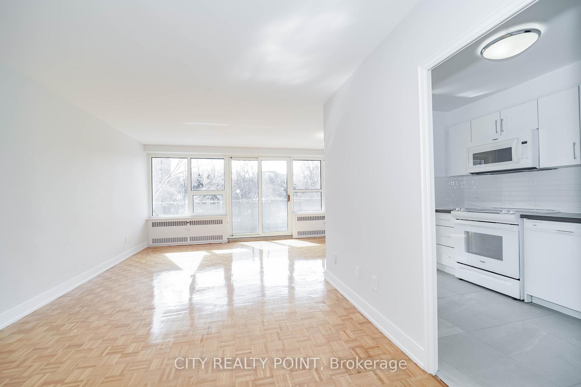 10 Shallmar Boulevard, Unit 203