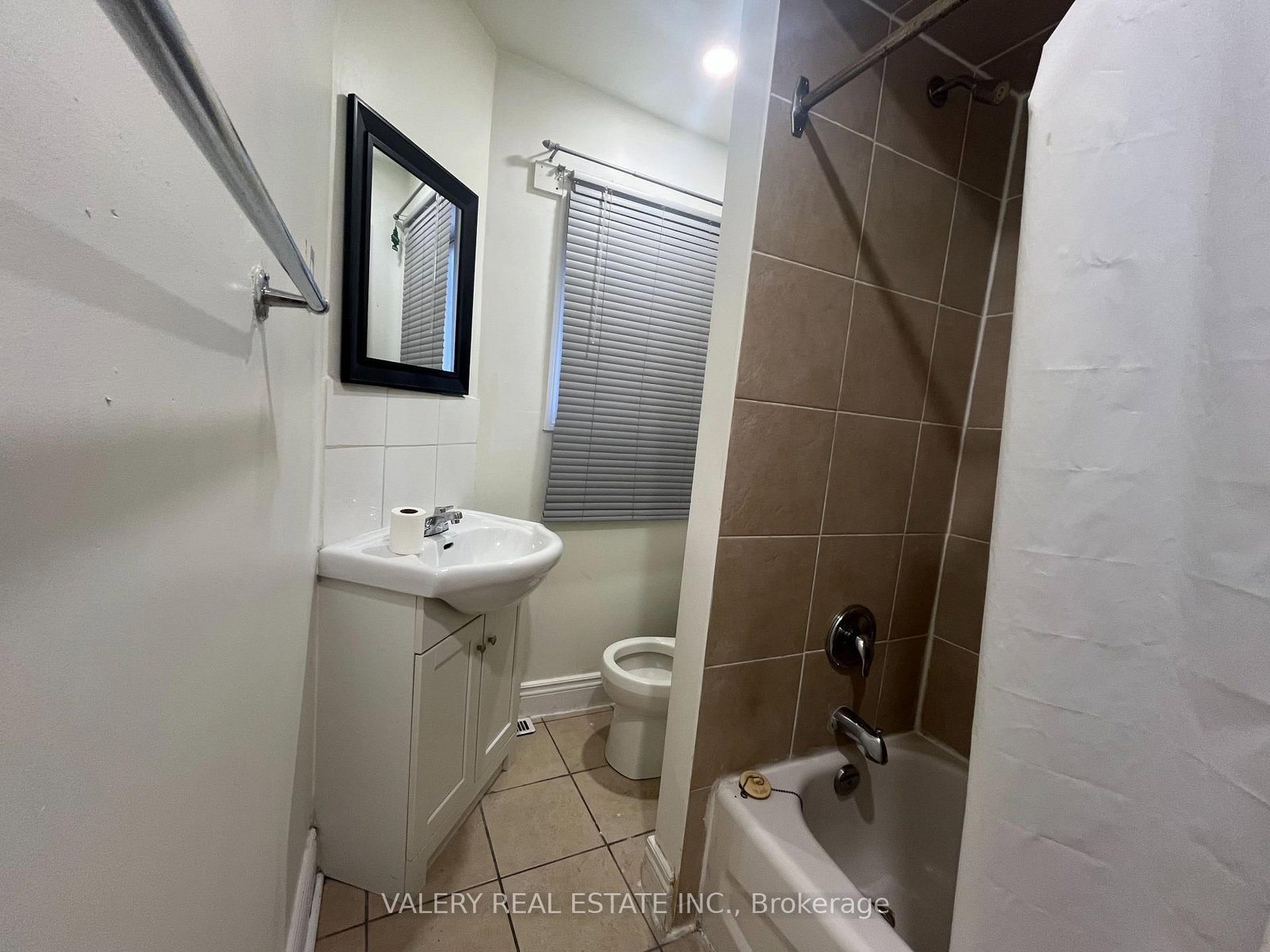 1-1113 Davenport Rd Road, Toronto, ON, photo 4