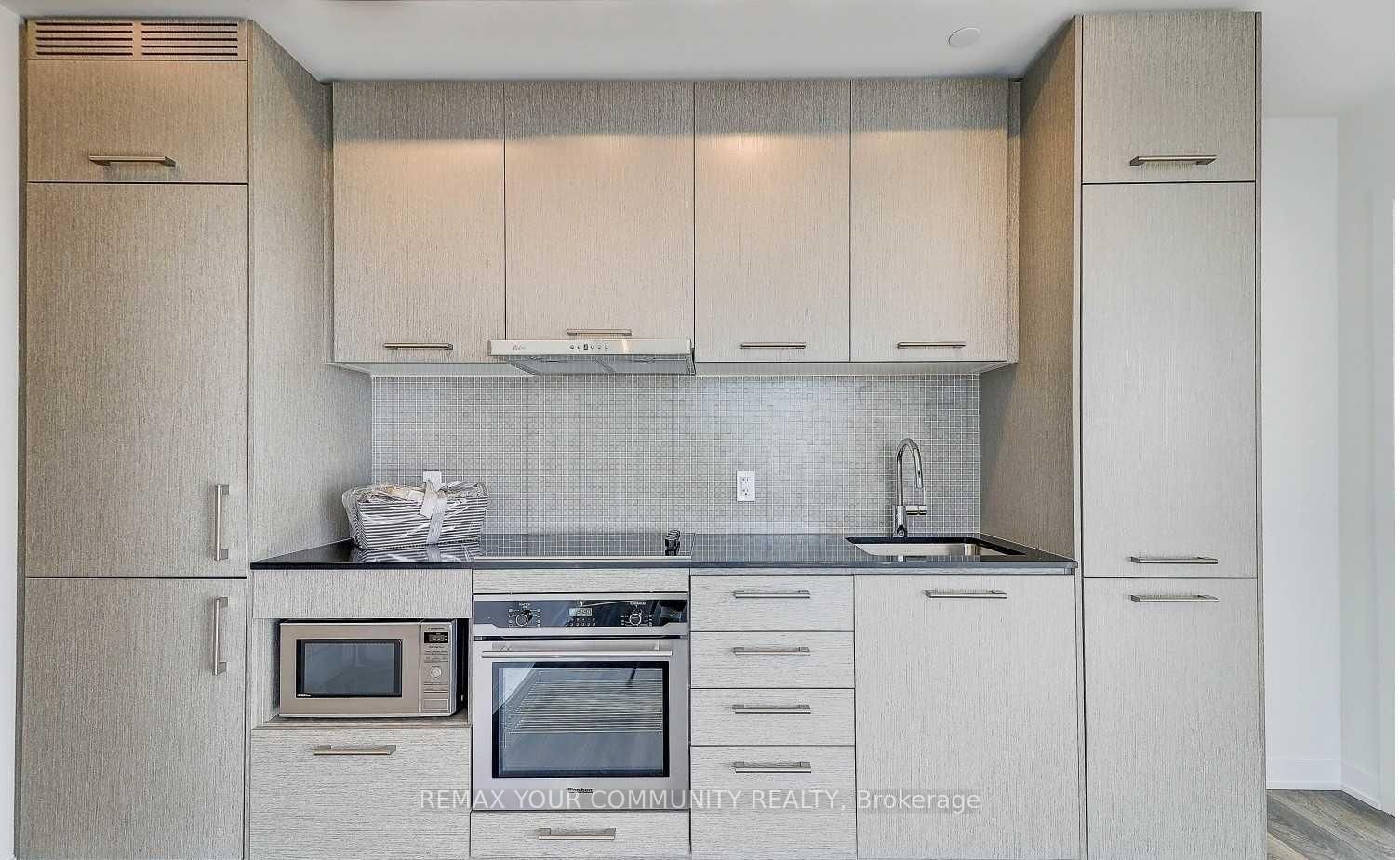 87 Peter Street, Unit 4202