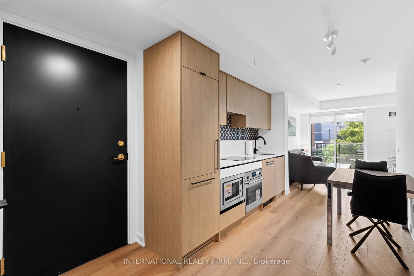 409-5 Lakeview (Short Term) Avenue, Toronto, ON