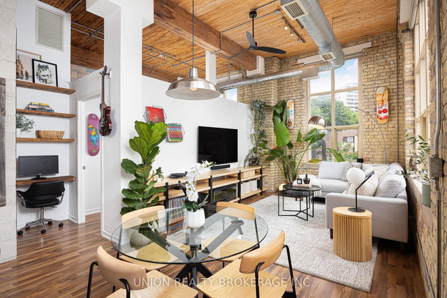 301 - 736 Dundas Street E
