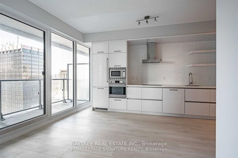 1506 - 2221 Yonge Street