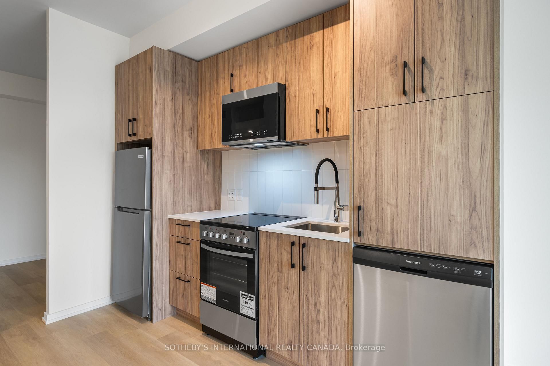 109 Erskine Avenue, Unit 303
