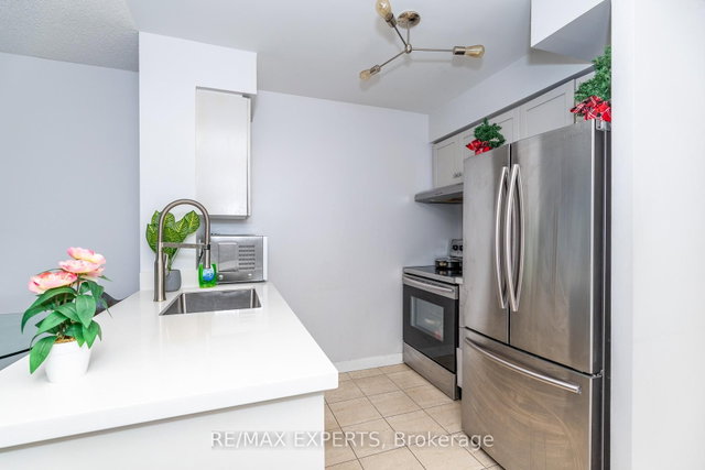 1414 - 323 Richmond Street E