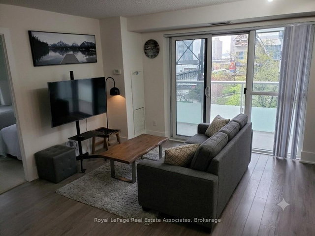 611 - 300 Front Street W