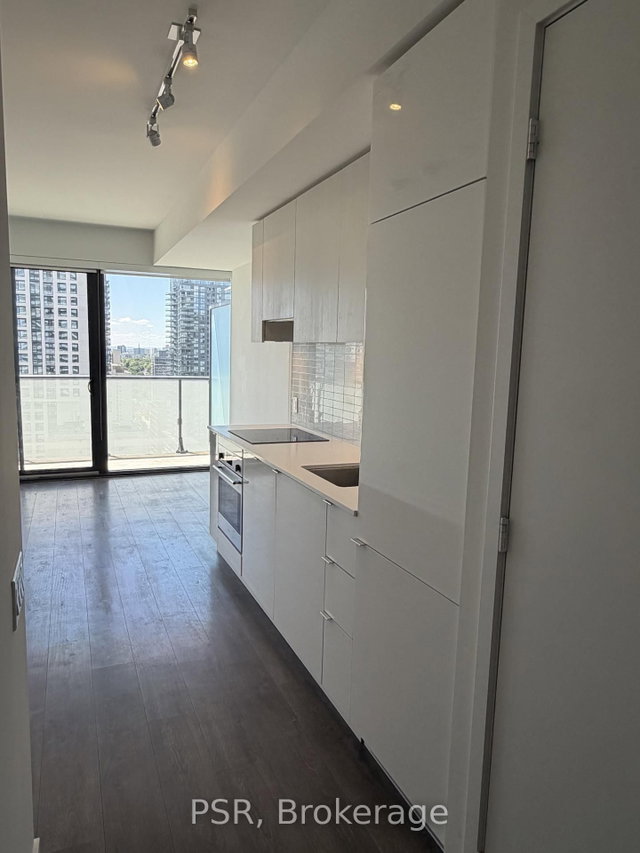 2712 - 161 Roehampton Avenue