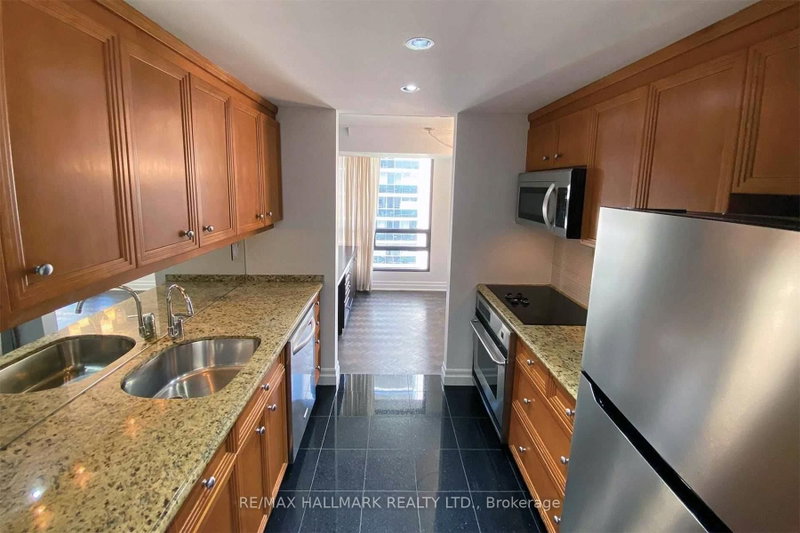 447 Walmer Rd photo 5
