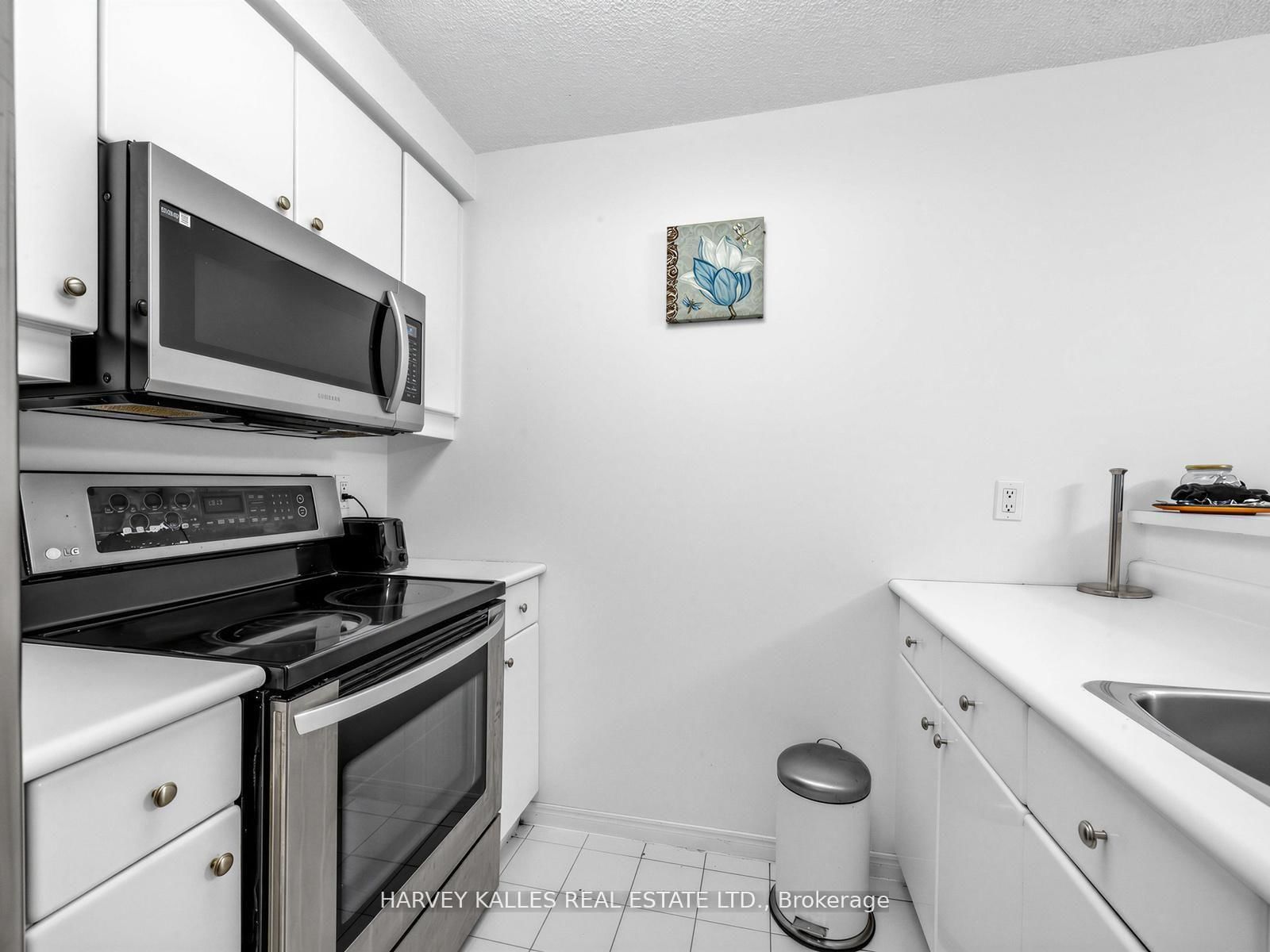 10 Yonge Street • #705 • Toronto, ON photo 9