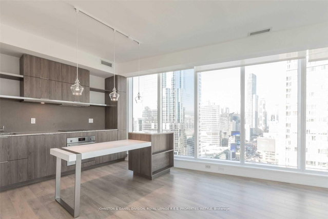 2502 - 197 YONGE Street