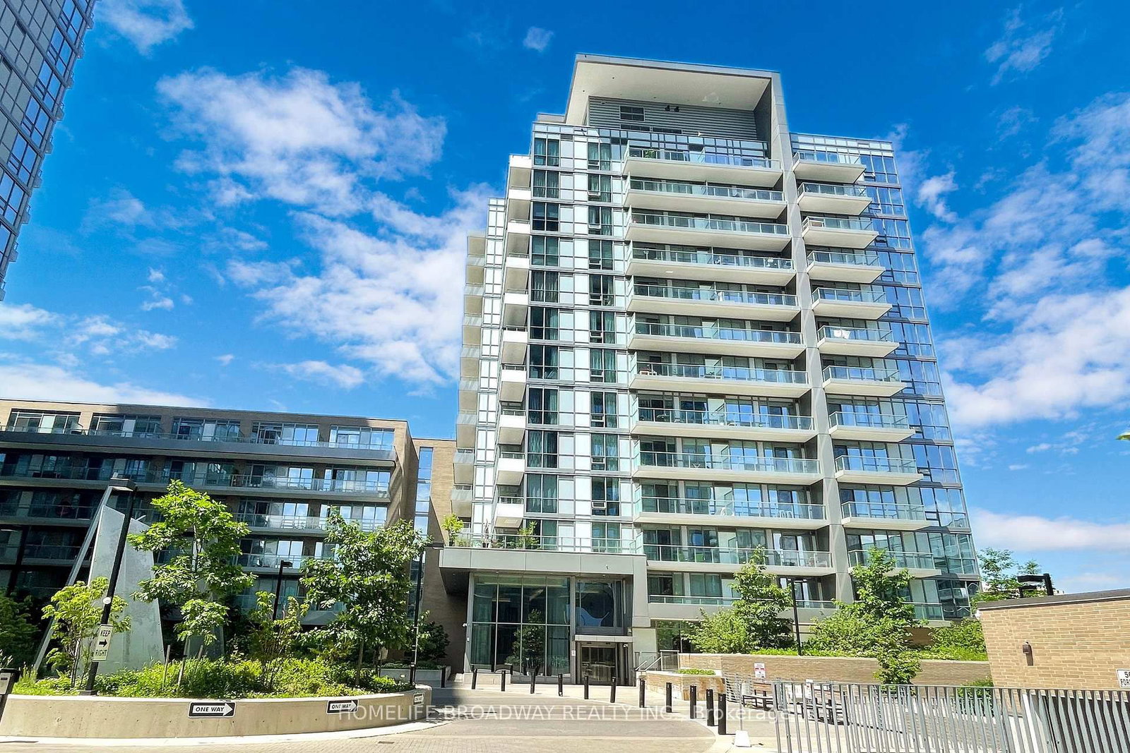 1009-52 Forest Manor Road, Toronto, ON, photo 2