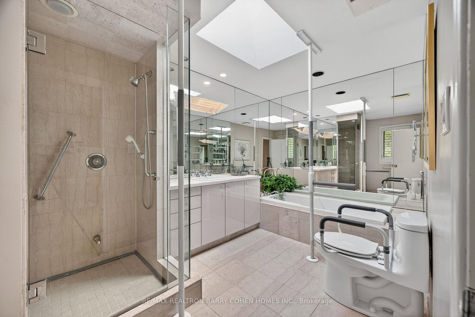 18 Brian Cliff Drive • Toronto, ON photo 12