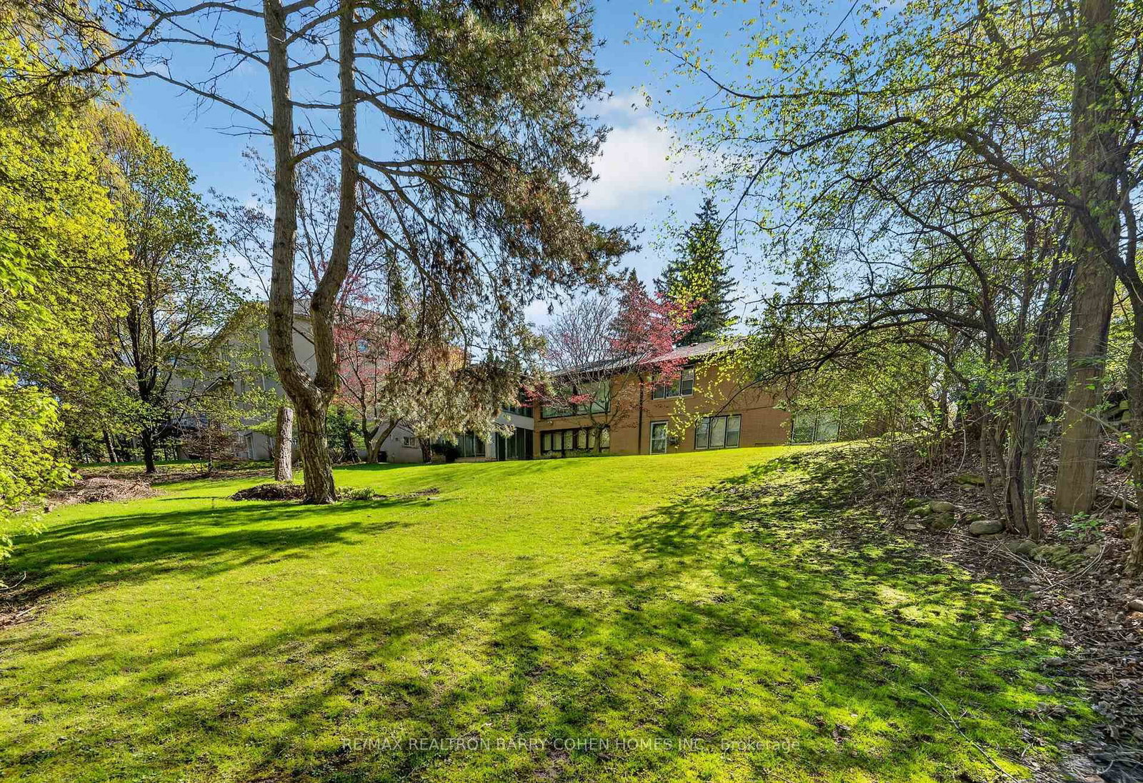 18 Brian Cliff Drive • Toronto, ON photo 22