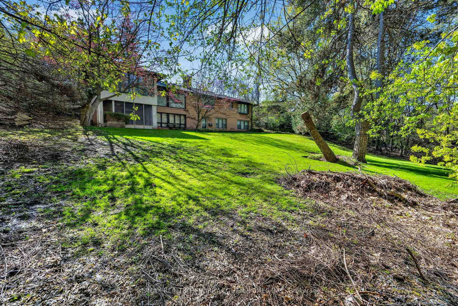 18 Brian Cliff Drive • Toronto, ON photo 23