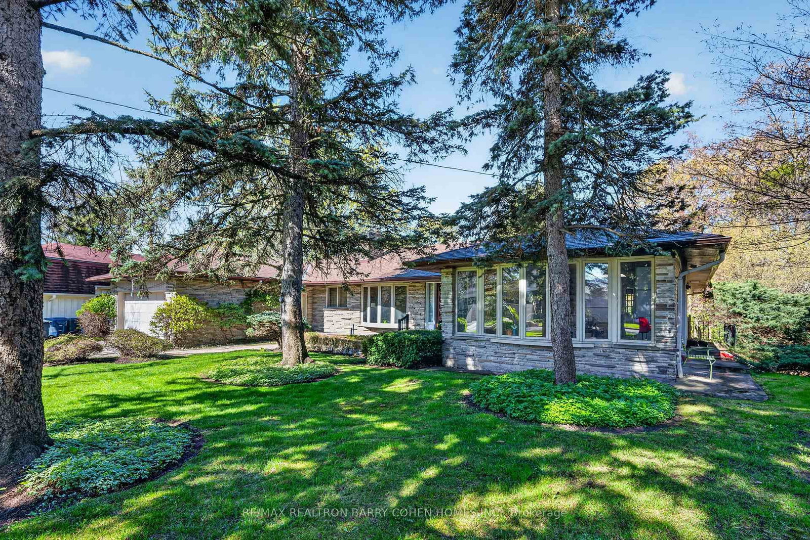 18 Brian Cliff Drive • Toronto, ON photo 6