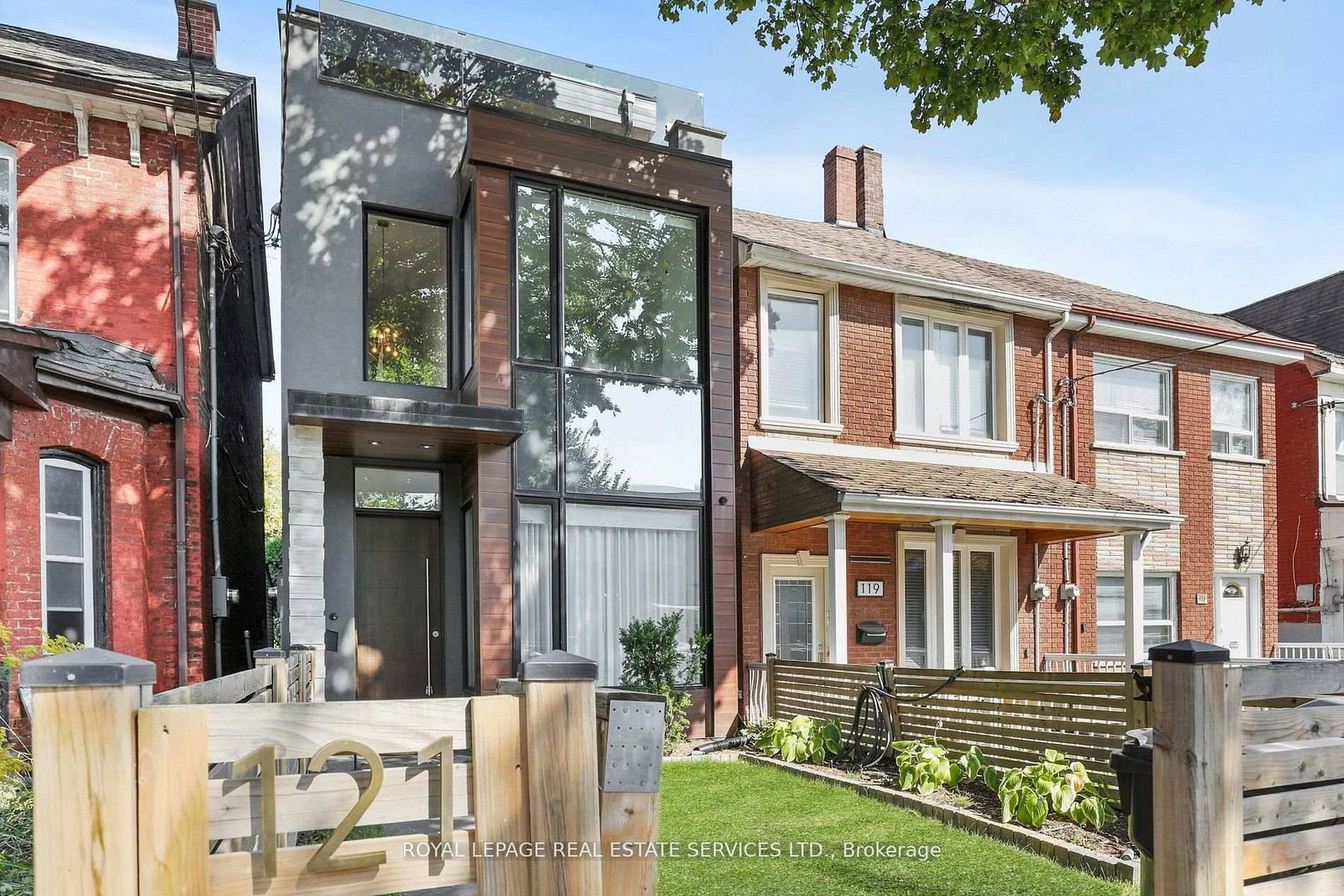 121 Markham Street - Att/Row/Townhouse in Trinity-Bellwoods