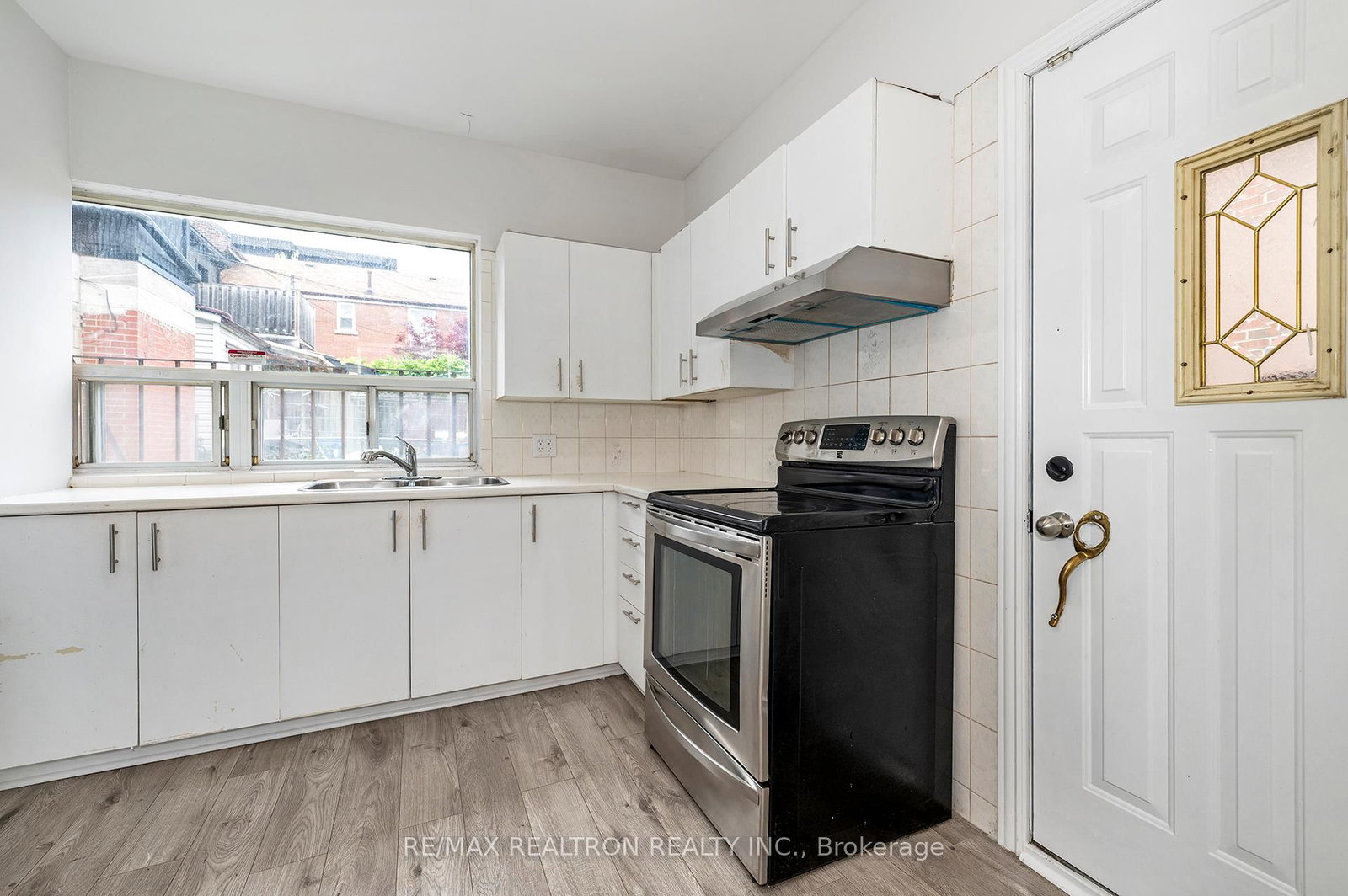 1000 W Dundas Street • Toronto, ON photo 17