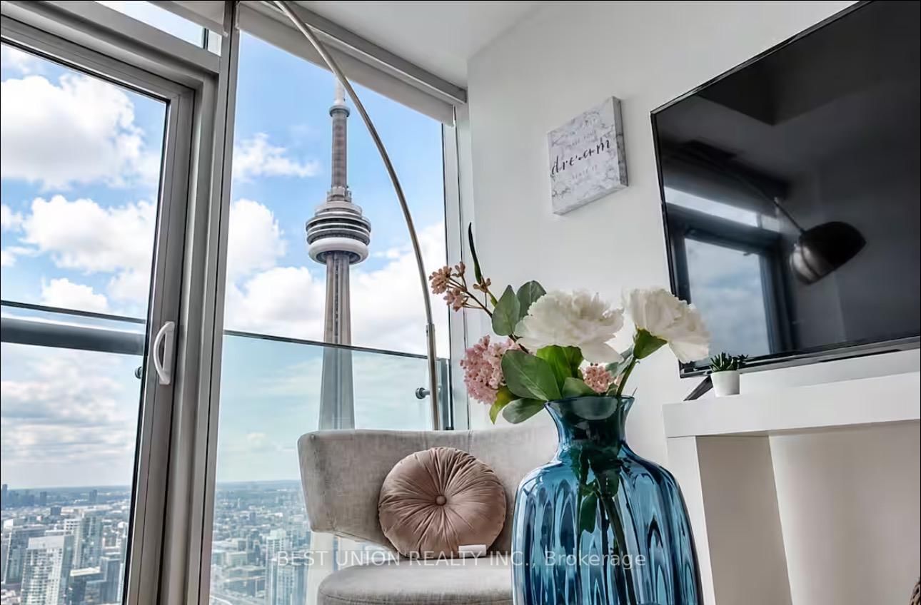 14 York Street • #5706 • Toronto, ON photo 3