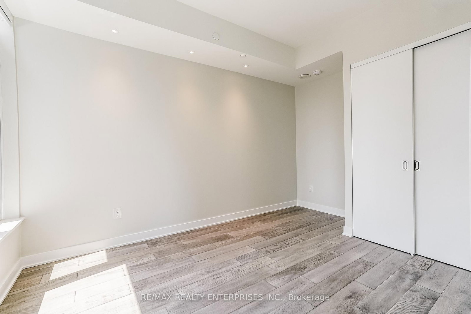 11 Yorkville Avenue • #2409 • Toronto, ON photo 20