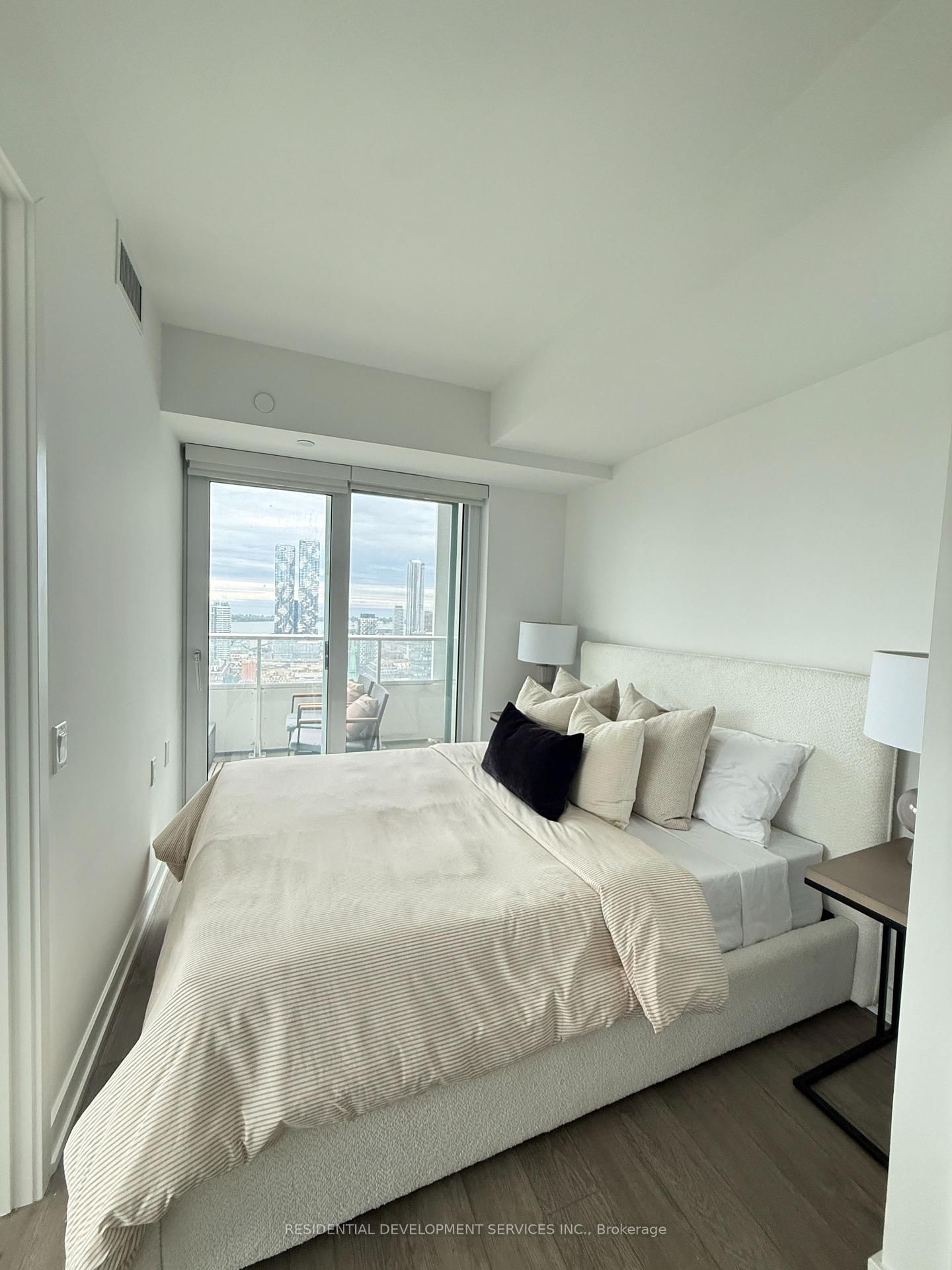3703-88 Queen Street, Toronto, ON, photo 5