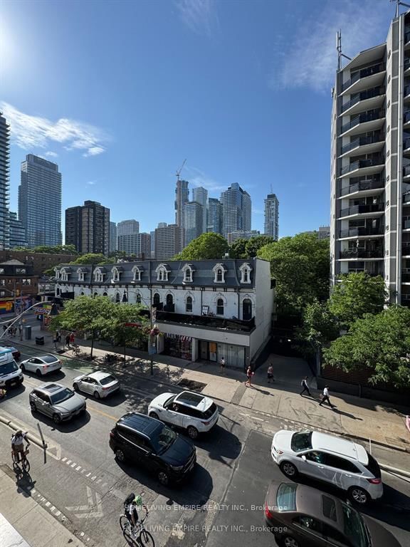 306 - 81 Wellesley Street E