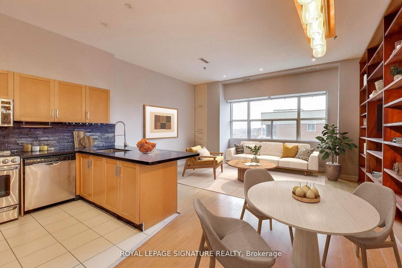 801 - 700 King Street W