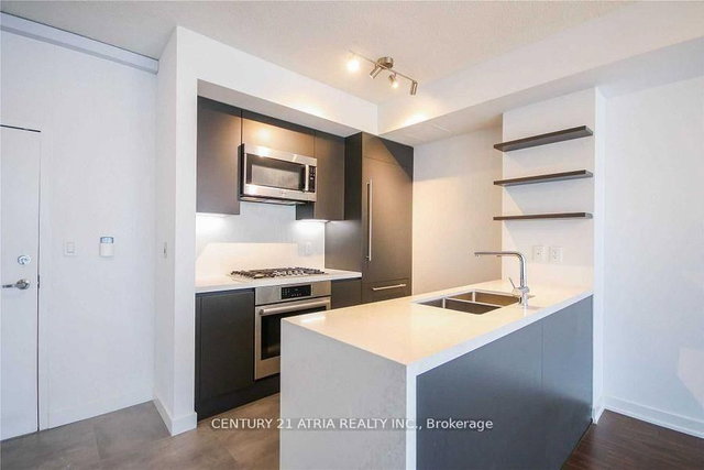 618 - 9 Spadina Avenue