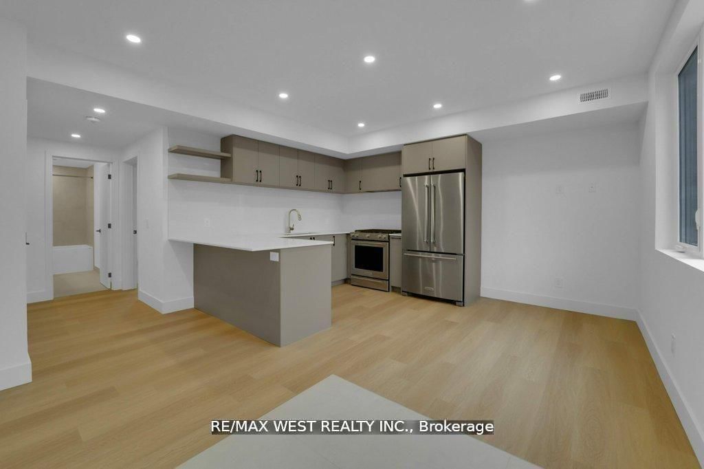 661 Winona Drive • Toronto, ON photo 19