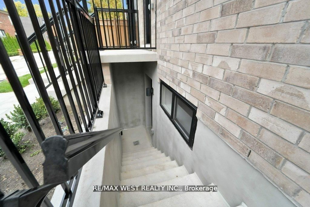 661 Winona Drive • Toronto, ON photo 36