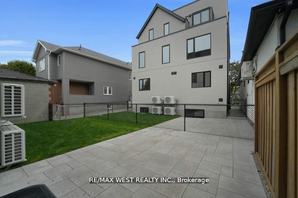 661 Winona Drive • Toronto, ON photo 48
