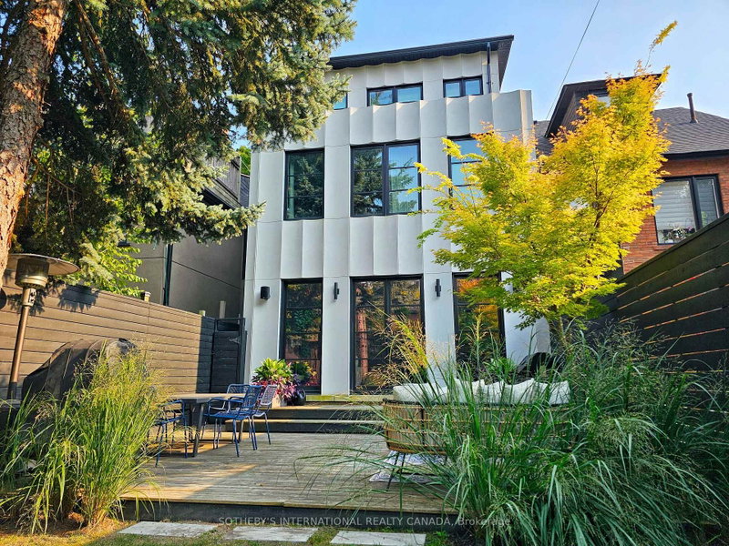 122 Macpherson Ave photo 2