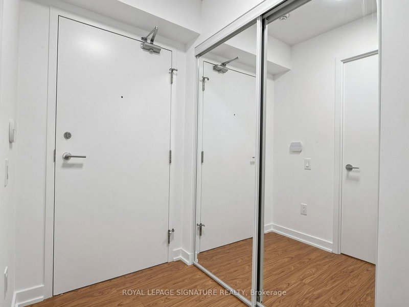 1211 - 15 Singer Court