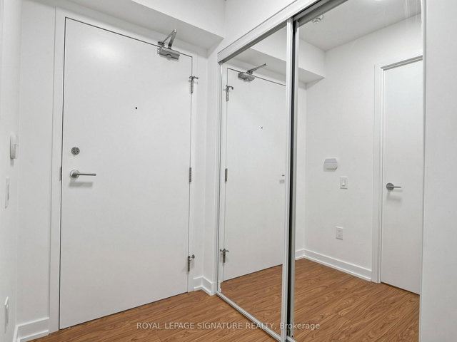 1211 - 15 Singer Court