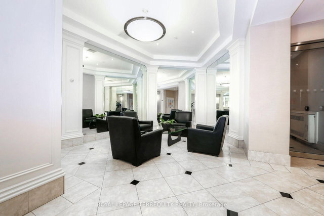 #1018 - 801 King Street W