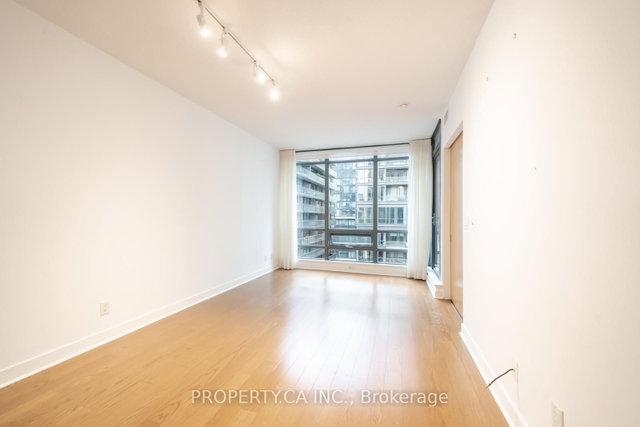 803 - 438 King Street W