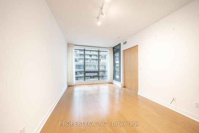 803 - 438 King Street W