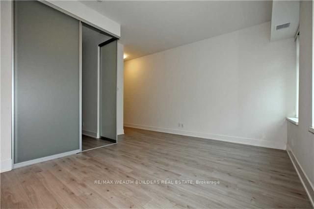 328 - 111 St Clair Avenue W