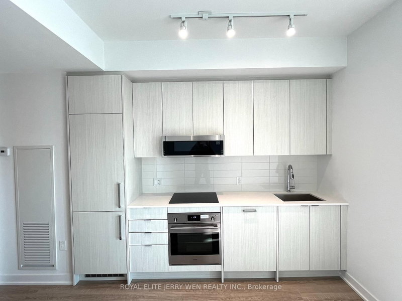 613 - 250 Lawrence Avenue W
