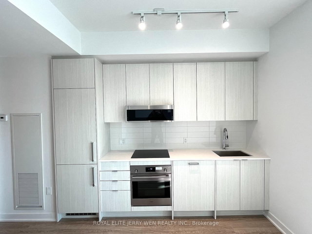613 - 250 Lawrence Avenue W