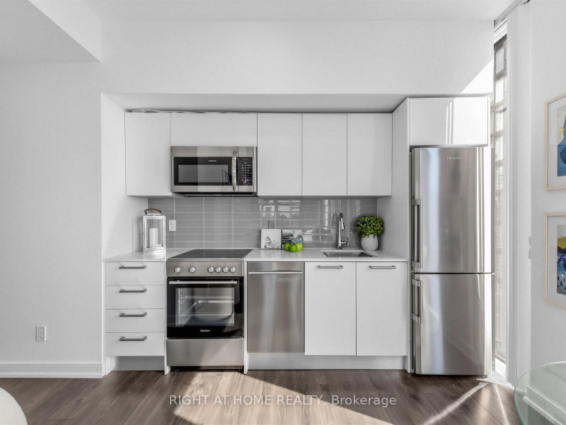 2504 - 28 Wellesley Street