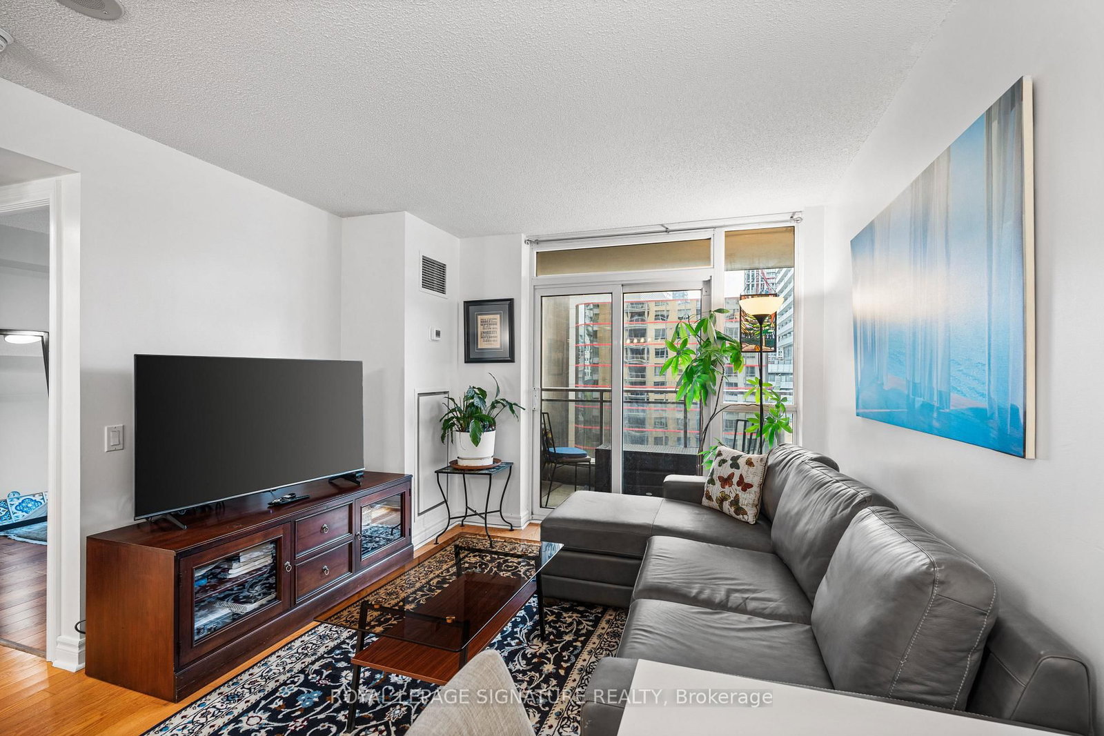 123 Eglinton Avenue E • #813 • Toronto, ON photo 16
