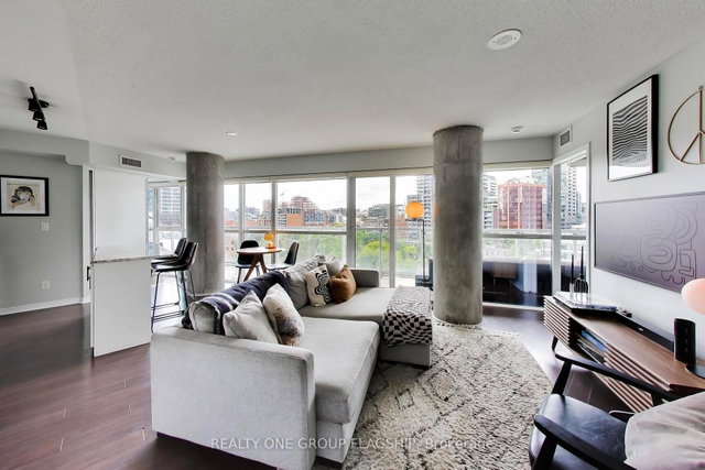 918 - 352 Front Street W