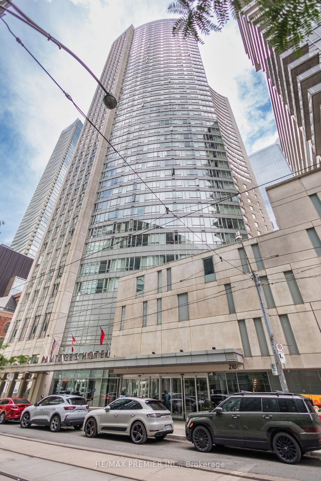 4407 - 210 Victoria Street